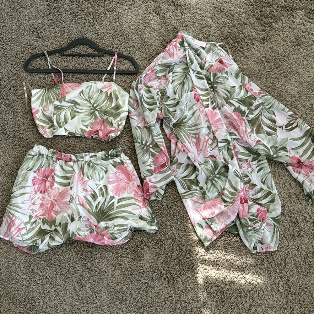 Pink Lily Small Floral Set